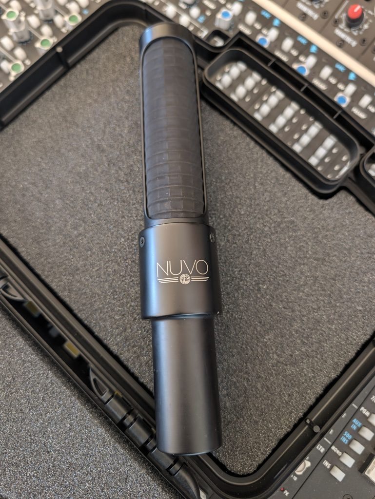 AEA NUVO N8 microphone in its carrying case